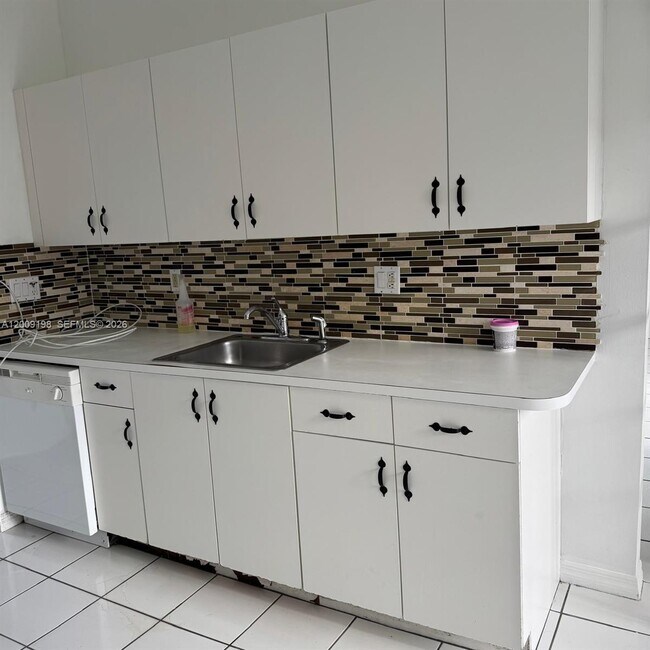 Foto del edificio - 21215 NE 9th Ct