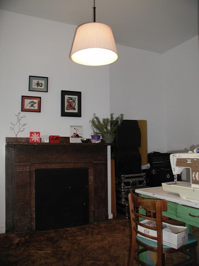 Building Photo - FULL HOUSE RENTAL AVAILABLE