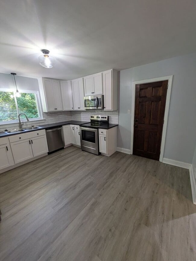 Building Photo - 2BD/1BA Duplex in Hickory