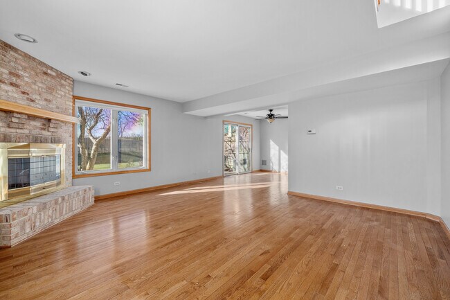Building Photo - 221 Carlisle Ave