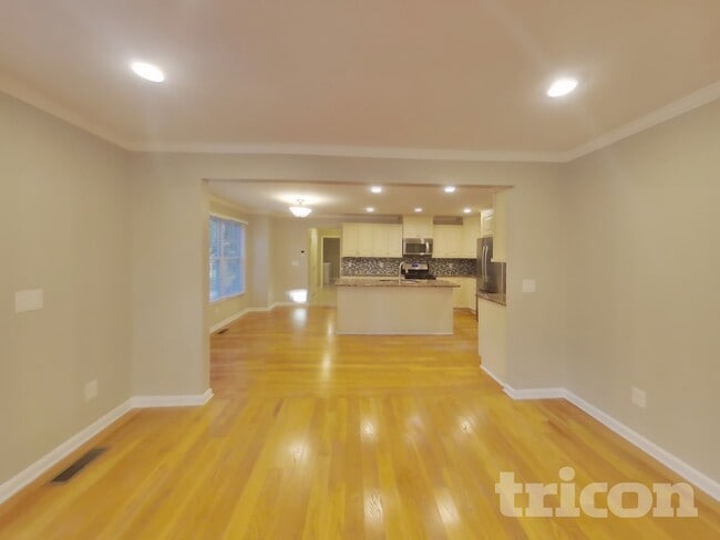 Building Photo - 4919 Post Oak Tritt Rd