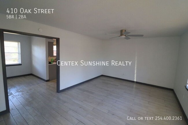 Building Photo - 410 Oak St