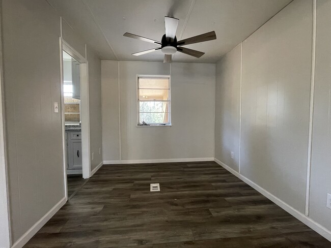 Dinning Room - 1098 Lake Lamar Bruce Rd