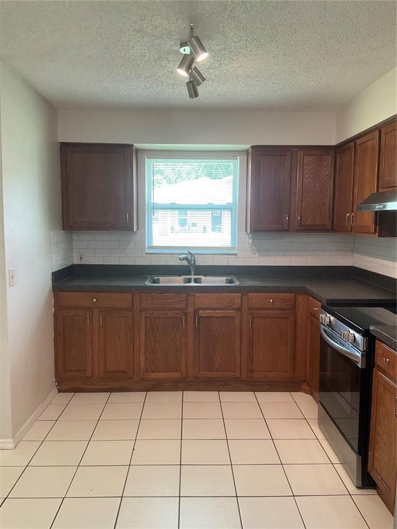 Building Photo - 3830 Valley Tree Dr