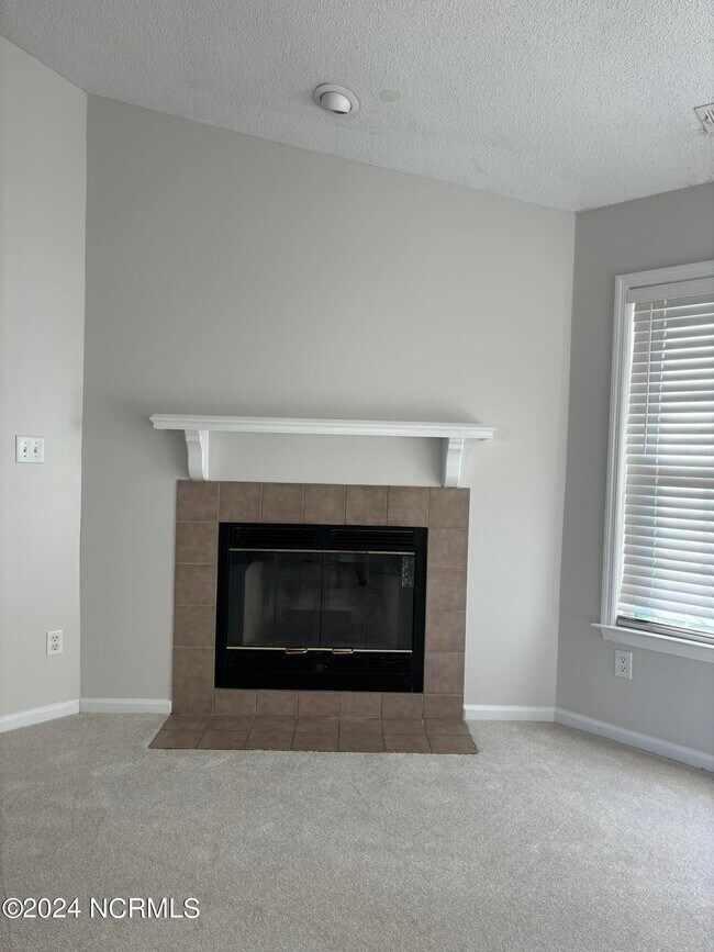 Building Photo - 201 Rosewood Cir