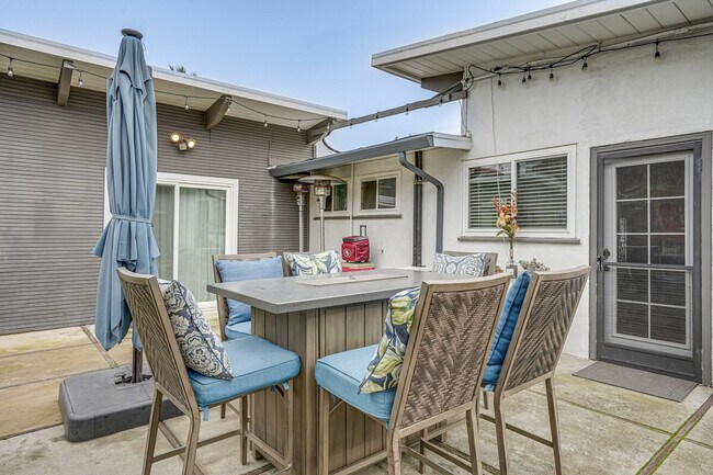 Foto del edificio - 1142 Temple Dr