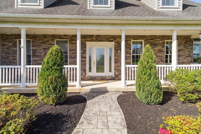 Foto del edificio - Effortless Charm in Over 3,000 Sq Ft of Li...