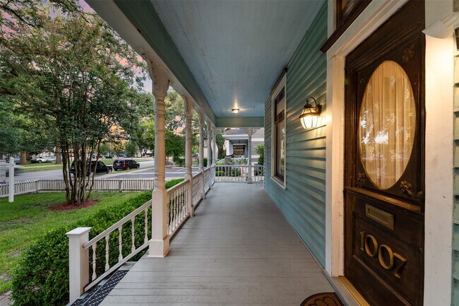 Foto del edificio - 1007 Heights Blvd