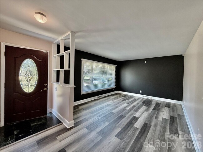 Foto del edificio - 3132 Dawnshire Ave