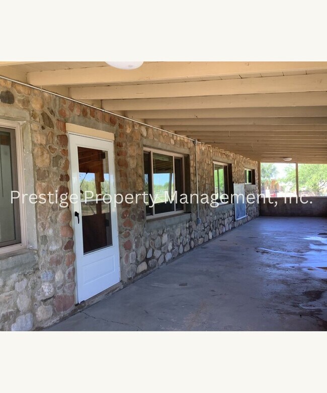 Building Photo - 3BD 2BA Waiting for You to Call Home!!