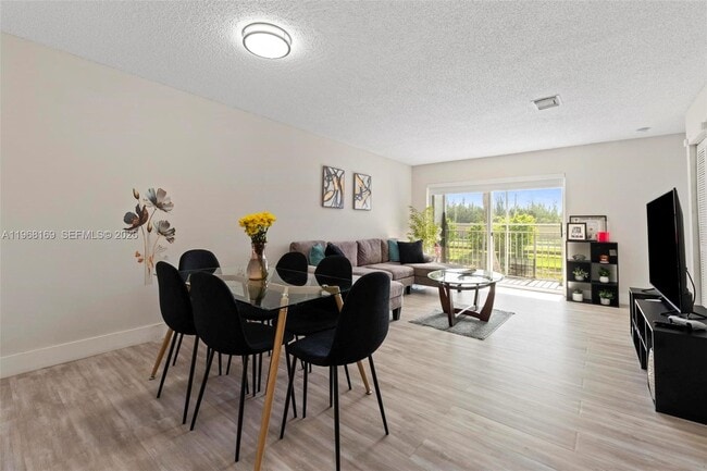 Foto del edificio - 4736 NW 114th Ave