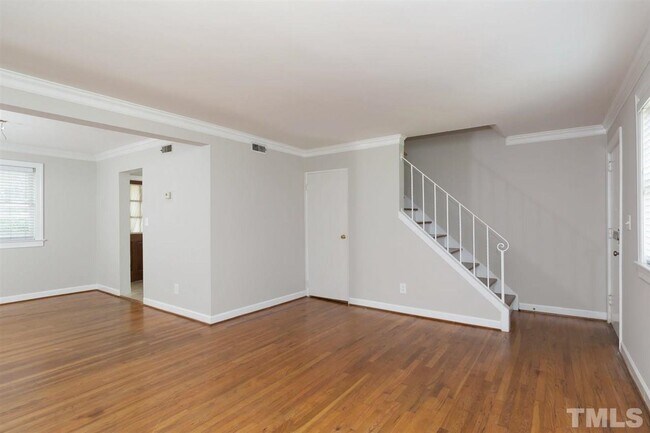 Building Photo - 1637 Sutton Dr