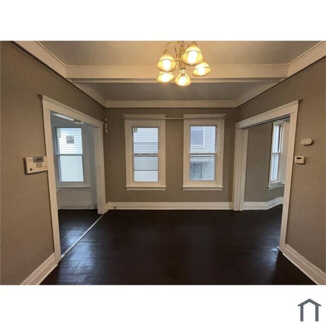 Building Photo - 80 Elmhurst St