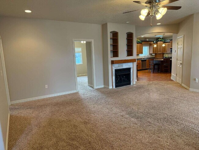 Foto del edificio - Discover the charm of this 2007-built Single Family home nestled in the heart of Vernal, UT.