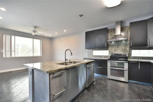 Building Photo - 281 SW 178th Way