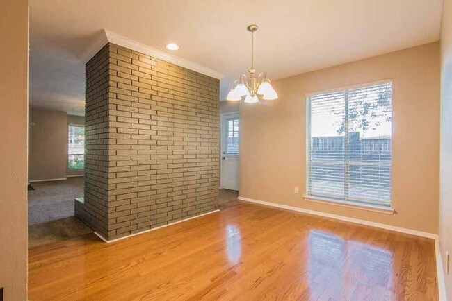 Building Photo - 10405 Pagewood Dr