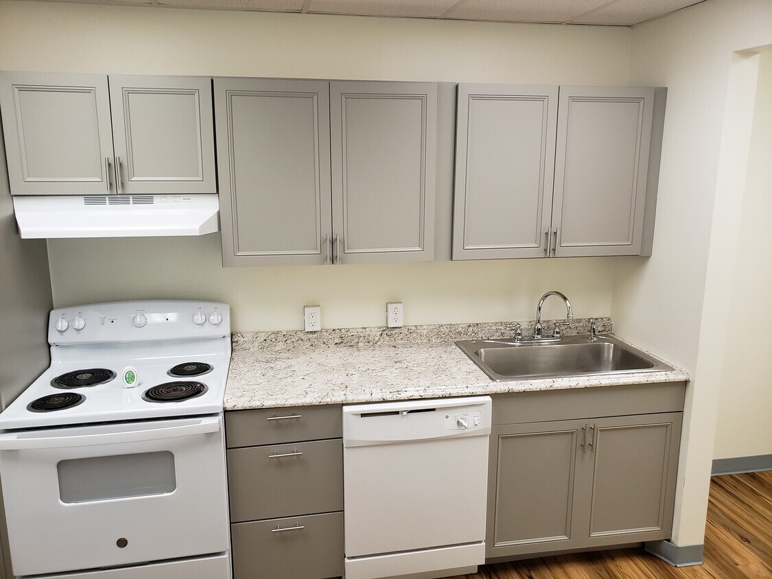 27 W King St Unit E, Littlestown, PA 17340 Condo for Rent in