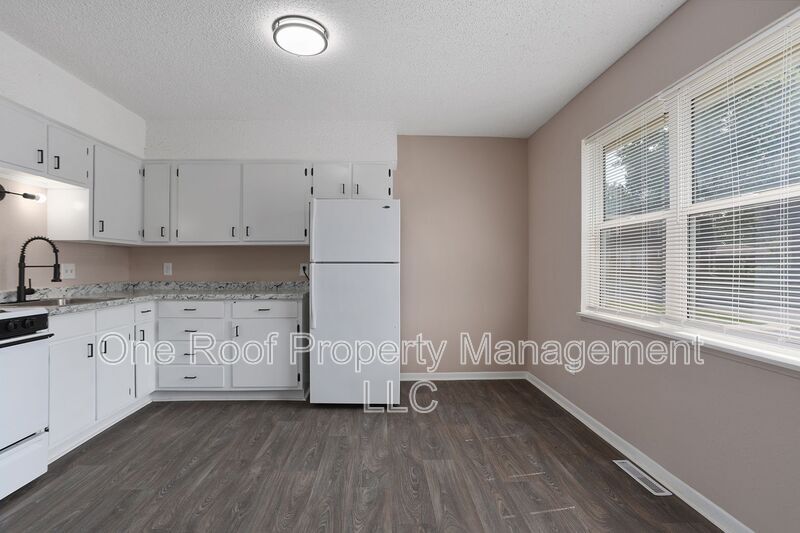 Primary Photo - 701 Linwood Dr