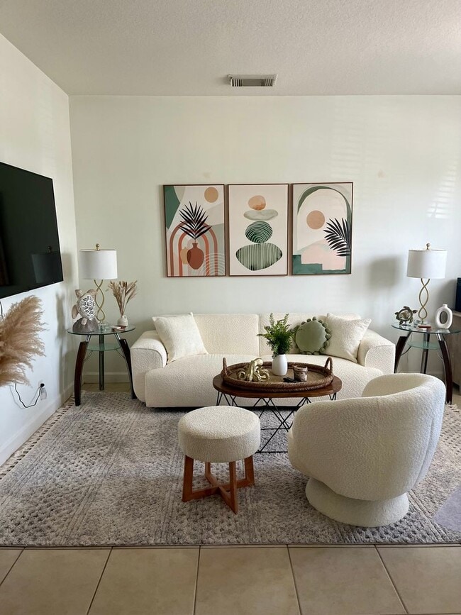 Building Photo - In the Heart of Tradition--3/2.5/2 Townhome!