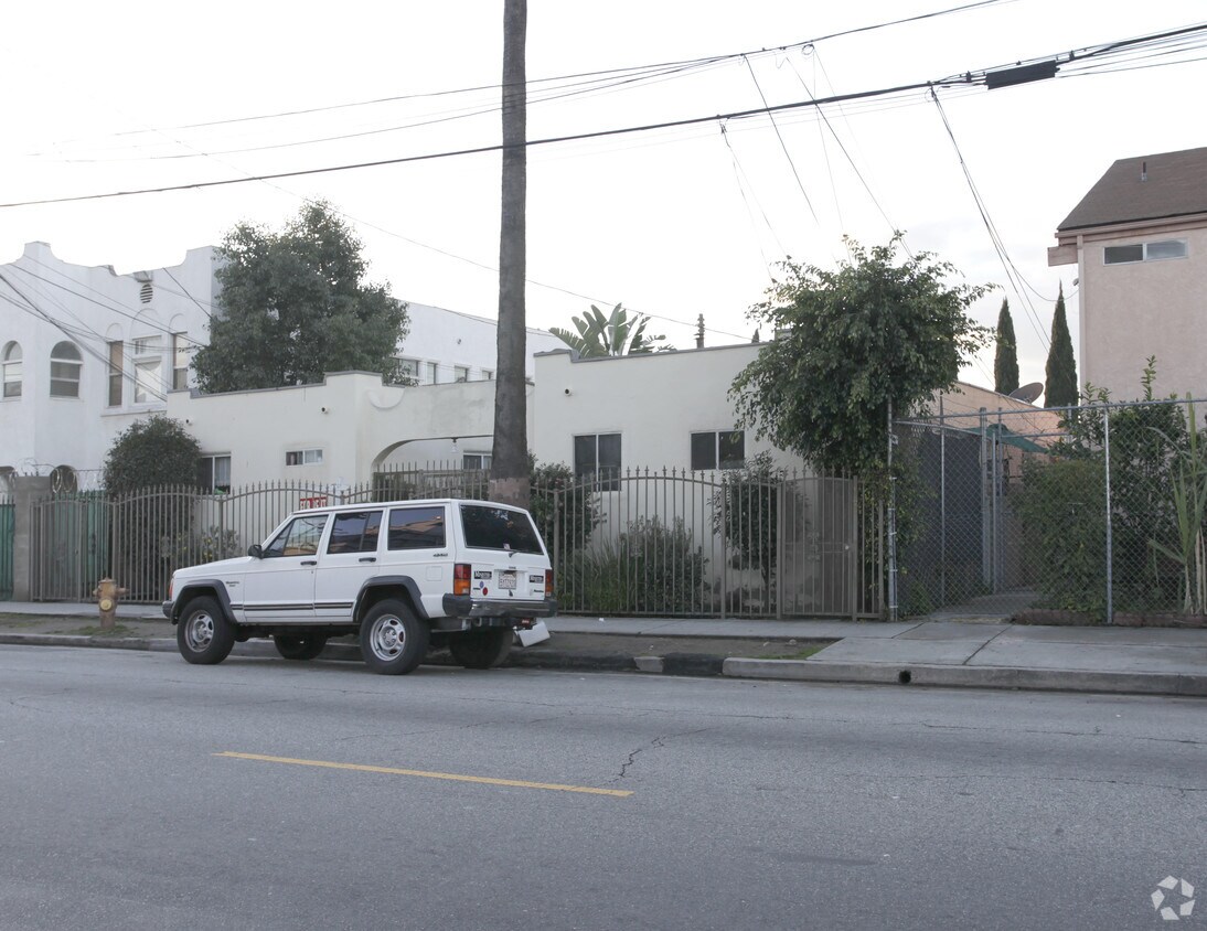 Foto del edificio - 5436-5440 1/2 Fountain Ave