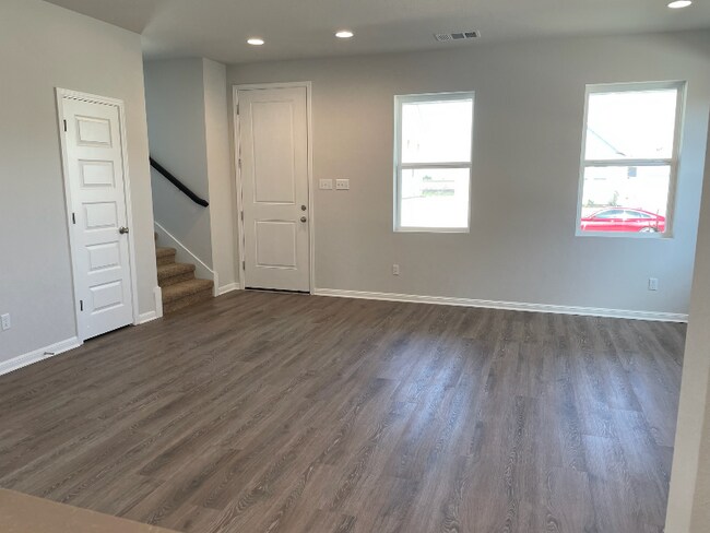 Building Photo - 304 Elm Br Trl