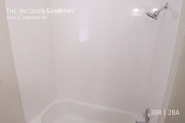 Foto del edificio - 1044 E Linwood Dr