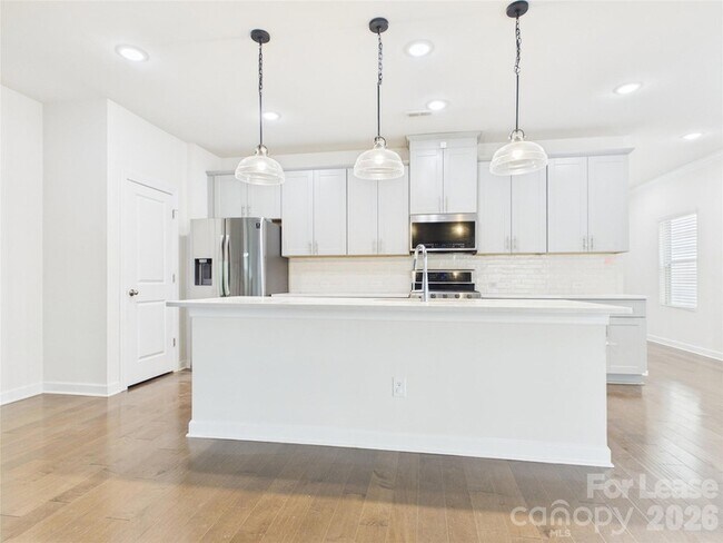 Foto del edificio - 3941 Woodland View Dr