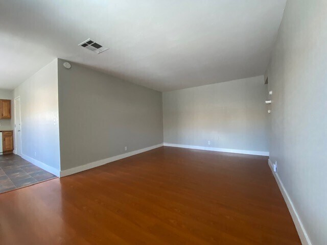 Foto del edificio - Charming 2-bedroom, 1-bath, 800 sq. ft. du...