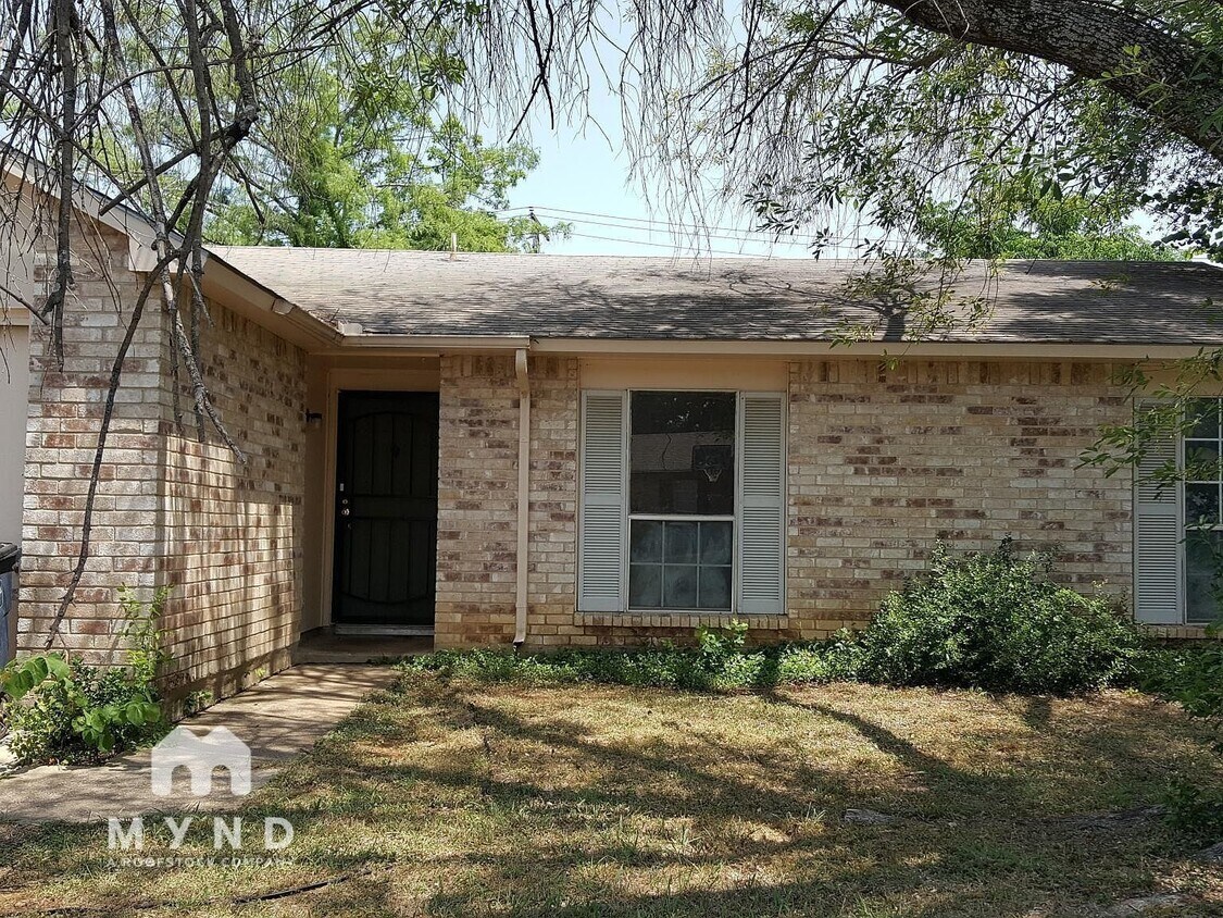 Primary Photo - 7029 Greenview Cir N