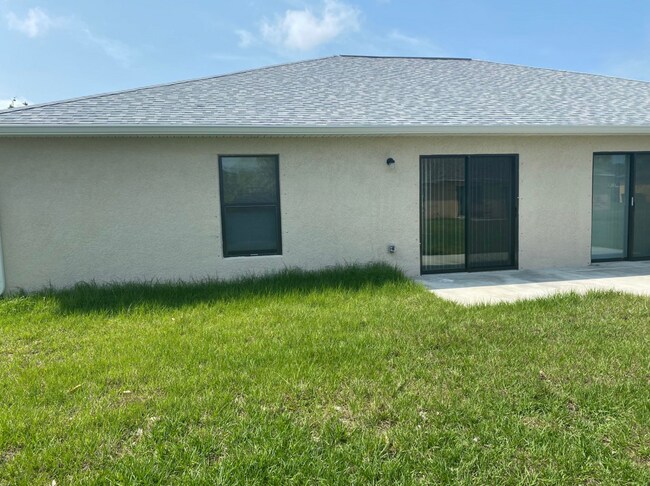 Building Photo - 841 Mohawk Pky