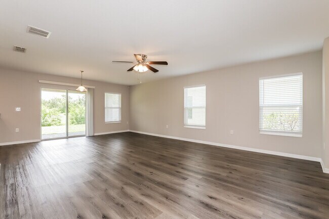 Foto del edificio - 10716 Southern Forest Dr