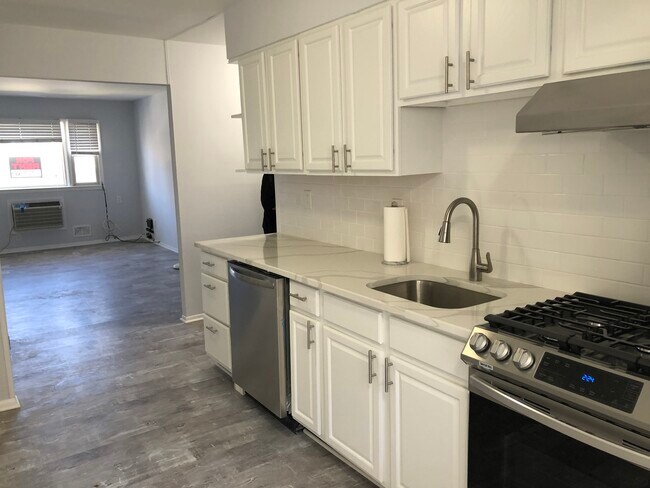 New quartz countertops etc A Must See ... - 142 N 14th St
