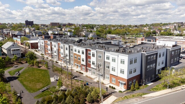 Foto del edificio - 240 Mystic Ave