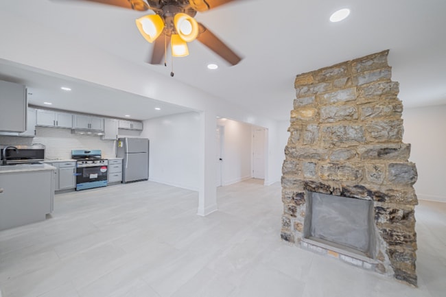 Building Photo - 825 Market St