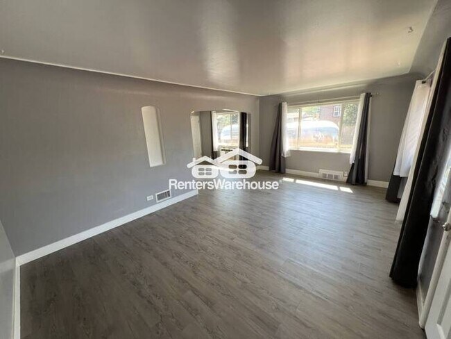 Foto del edificio - Charming 2 Bedroom 1 bathroom Available Now!