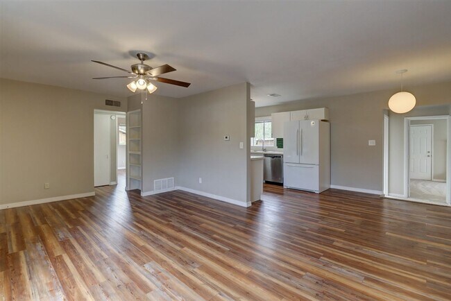 Building Photo - 846 Prescott Heights Dr