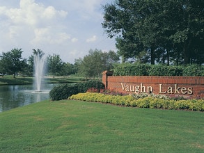 Building Photo - Vaughn Lakes