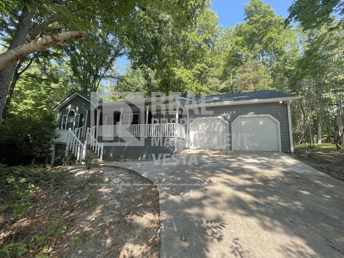 Beautiful Family Home in Lake Wildwood House Rental in Macon, GA