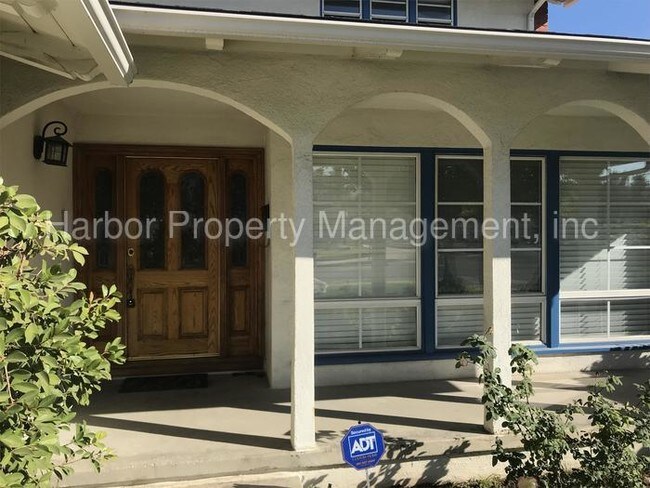 Building Photo - 2100 Barrywood Ave