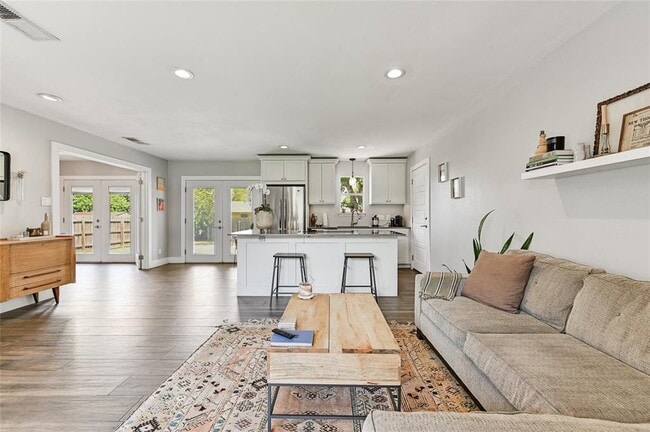 Building Photo - 2313 Aldford Dr