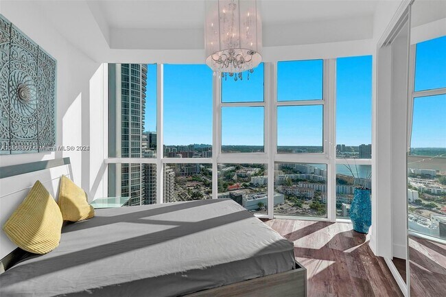 Foto del edificio - 18201 Collins Ave