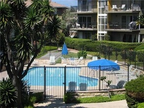 Building Photo - 5357 La Jolla Blvd