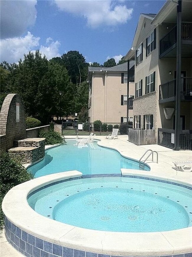 Building Photo - 2 Bedroom/2 Bathroom in a great location!!