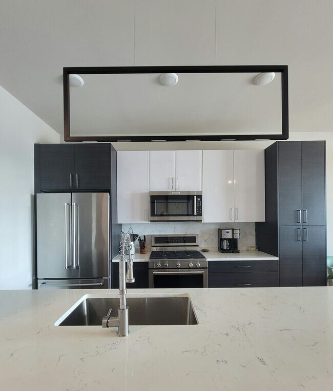Foto del edificio - 1637 W Grand Ave