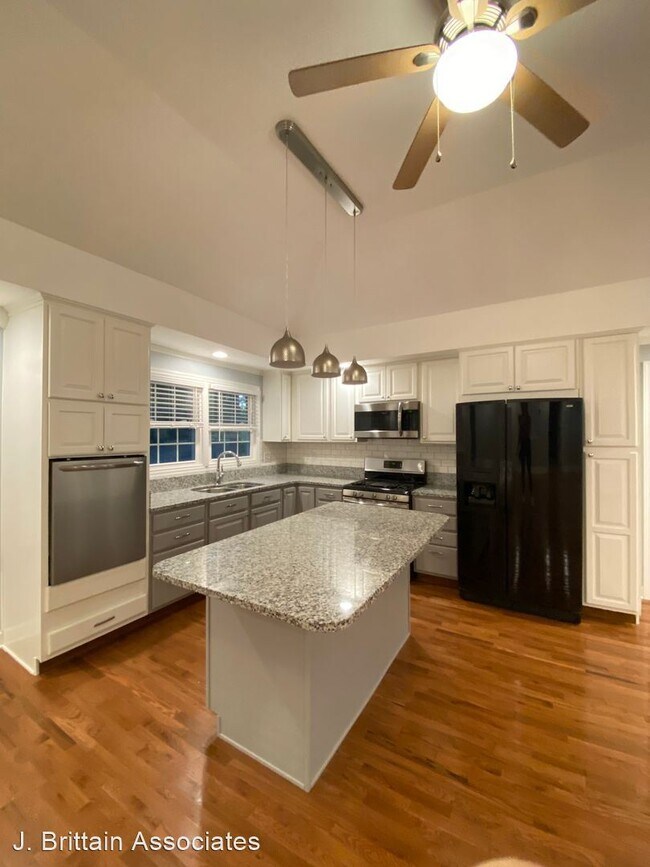 Foto del edificio - 3 br, 3 bath House - 910 Pinedale Road