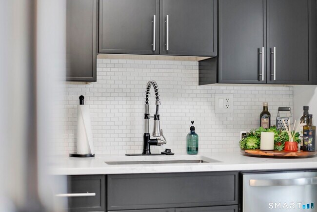 Foto del edificio - 62 Candlewood Dr