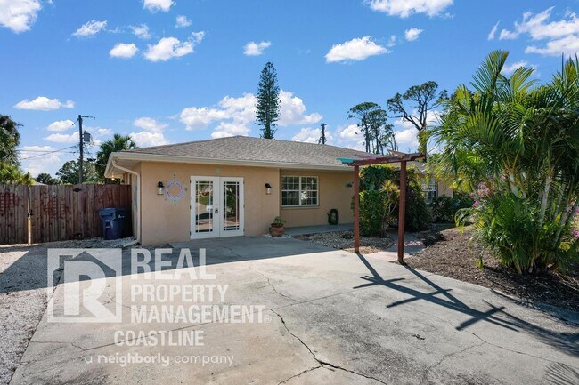 Building Photo - Welcome to Your Venice Oasis!