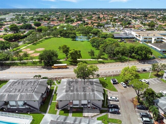 Foto del edificio - 13240 SW 17th Ln