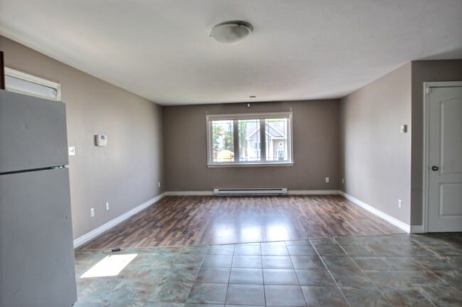 Building Photo - 236 LonsdaleUnit b