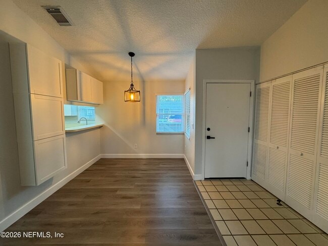 Building Photo - 8428 Long Meadow Cir N